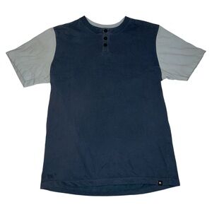 Hurley Nike Dri-Fit Shirt Men’s Sm Grey Henley Short Sleeve Casual Stretch Men